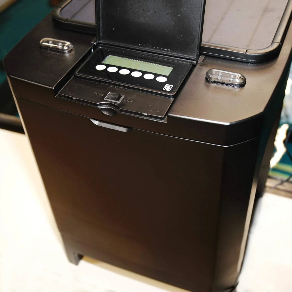 JBL Futterautomat für Koi und andere Teichfische, PROPOND AUTOFOOD, Wetterfest, Solar, 37,5 x 37,5 x 46,2 cm, schwarz